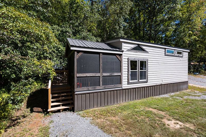 Carolina-Cottage-Tiny-Home-Rental-with-Screened-Porch-near-Lake-Lure-NC
