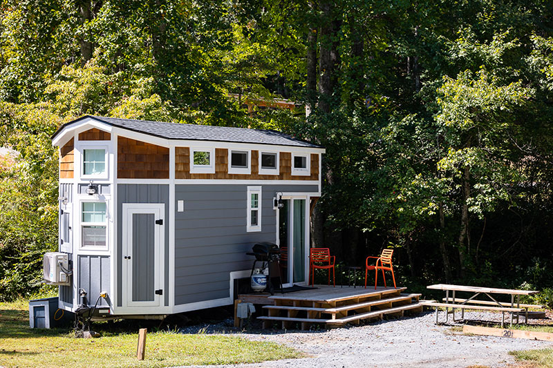Tennessee-Tiny-House-Rental-at-Emberglow-Outdoor-Resort-near-Lake-Lure