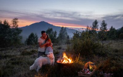 A Night Under the Stars: Glamping Romance and Relaxation